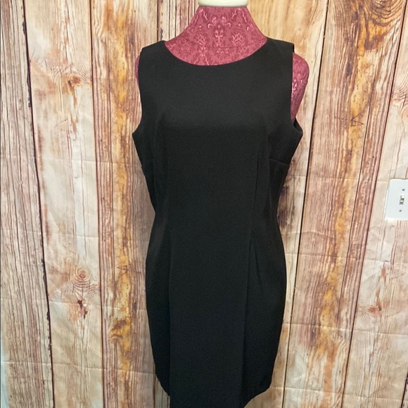 Women’s Alyx Black Mini  -Cocktail Size 14 Petite Sleeveless Dress Tailored Look - Picture 1 of 10